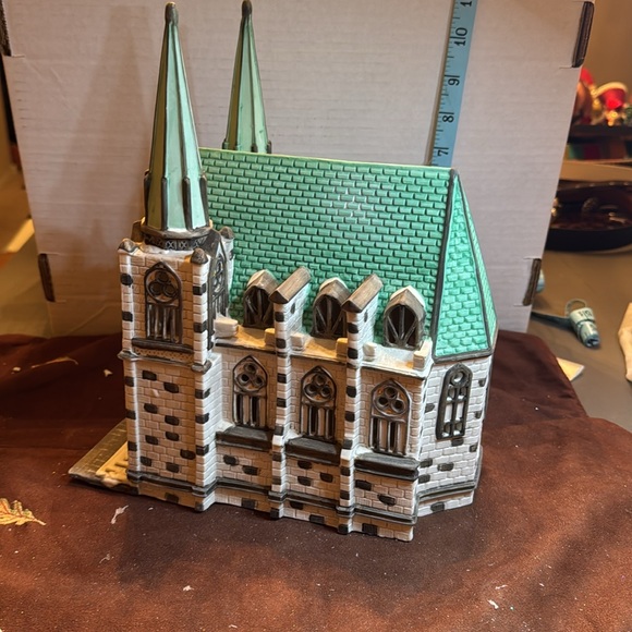 🐈‍⬛ Heritage Village Christmas in the City Series “Cathedral “(R) - Picture 8 of 12